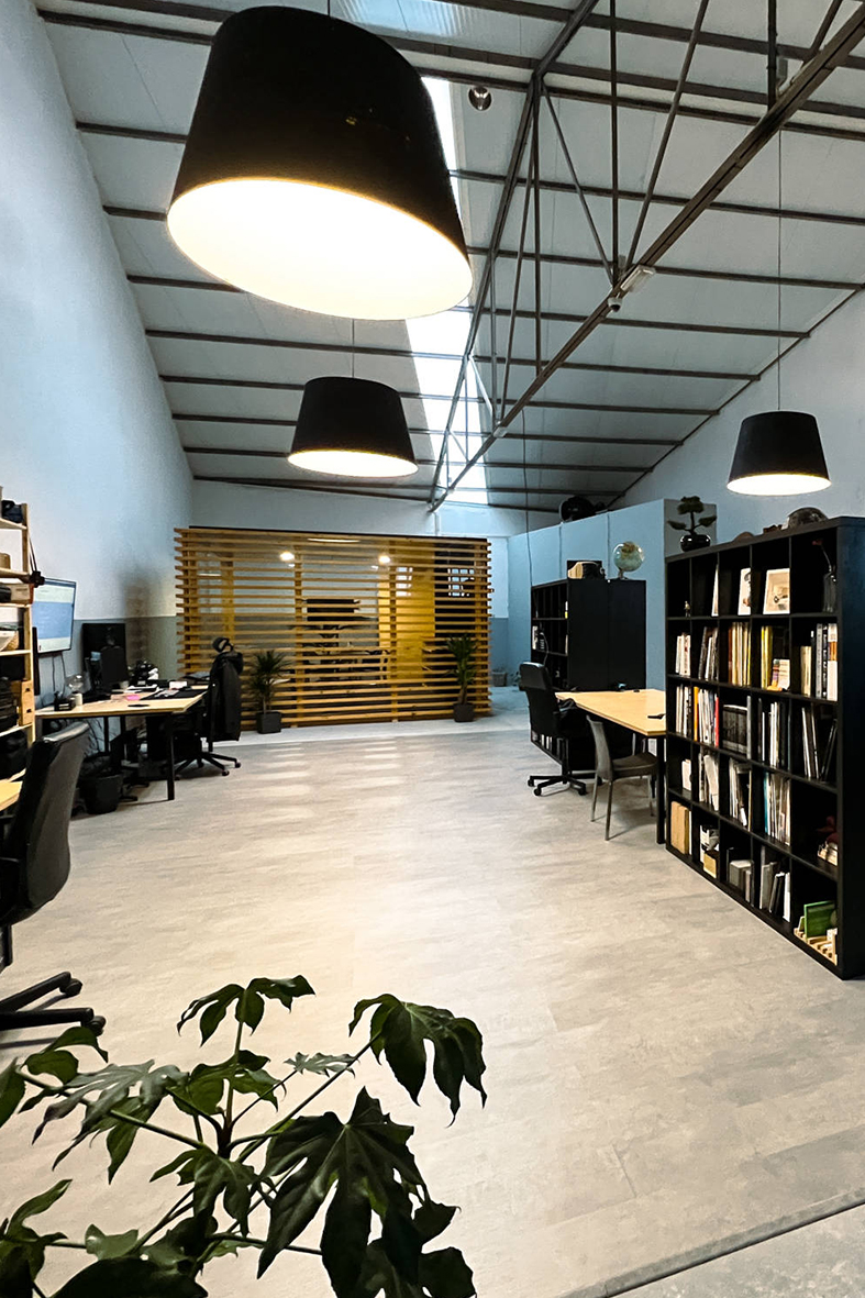Studio_VERTICAL